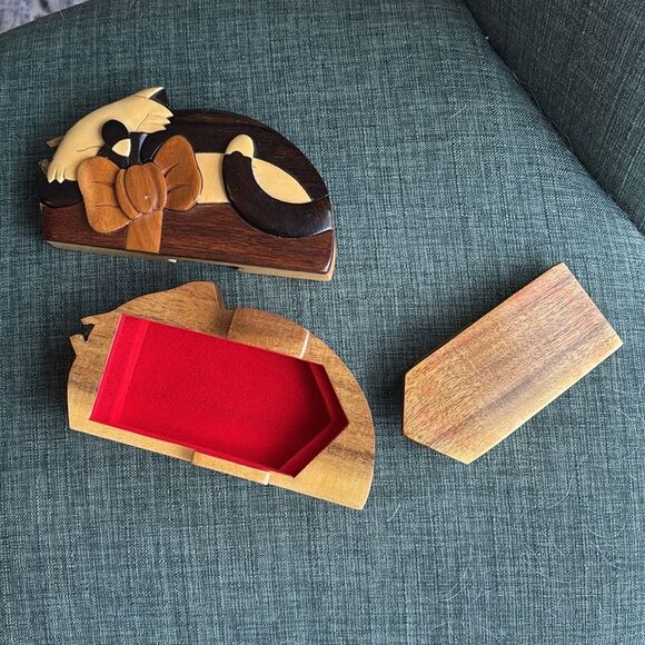 Handcrafted Wooden Cat Puzzle box with Bow secret stash box unique EUC! - Picture 8 of 8